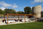 Zona de pérgola junto a la piscina